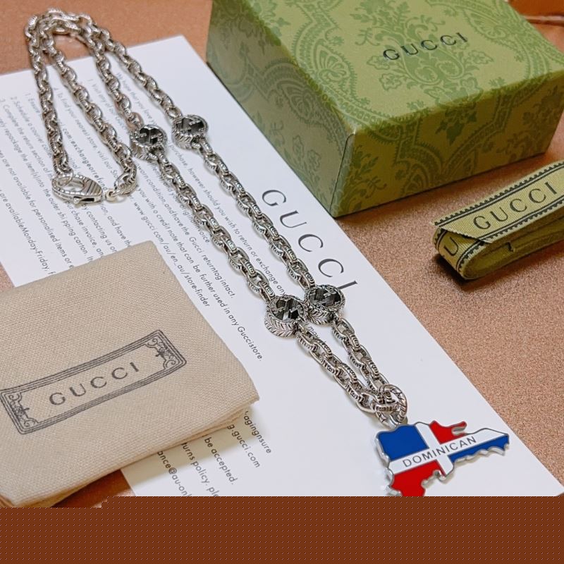 G*u*i necklaces